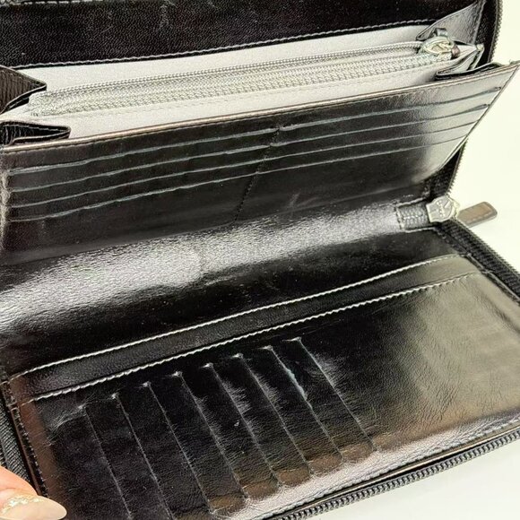 Chanel Black Large Wallet Elegant Design & Functional Features for Everyday Use - Picture 9 of 10
